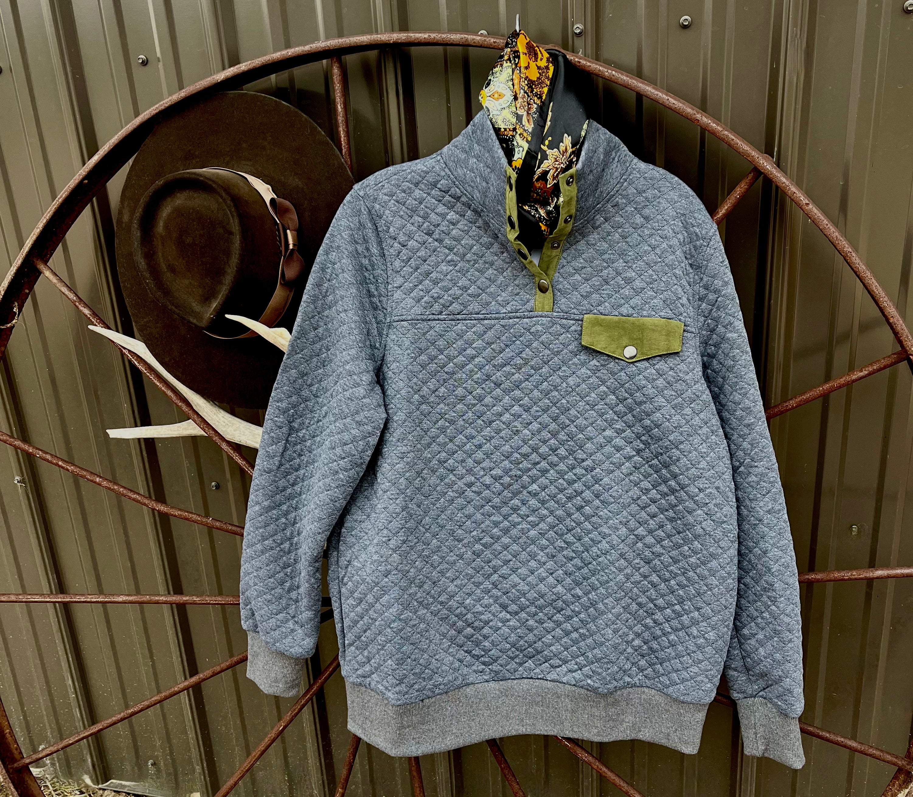 Colorado Pullover